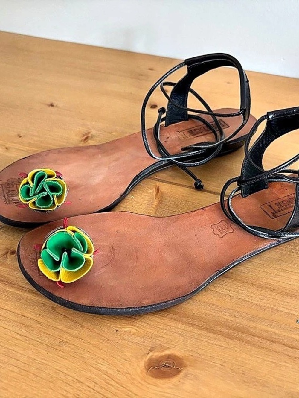 FRYE Bridget Leather Flower Flat Sandals in Black & Brown